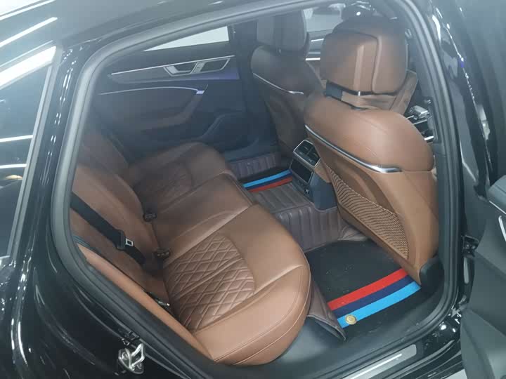 Фото 8 - Audi A6L