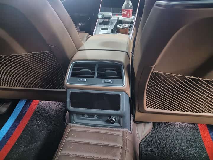 Фото 9 - Audi A6L