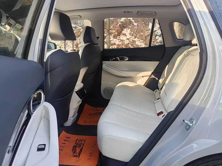 Photo 5 - Geely Galaxy E5