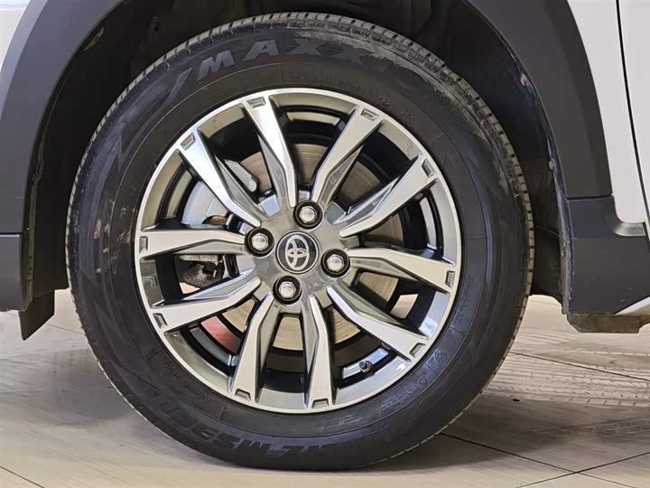 Фото 4 - Toyota Yaris L Hatchback