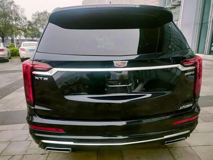 Фото 6 - Cadillac XT6