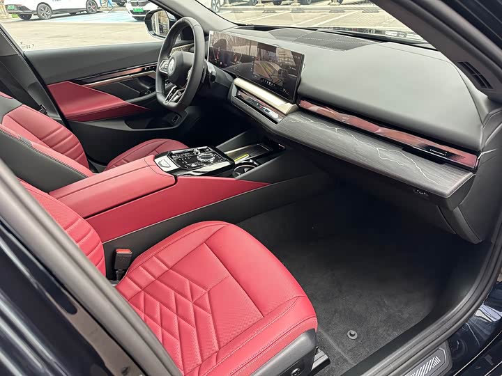 Фото 4 - BMW 5 Series