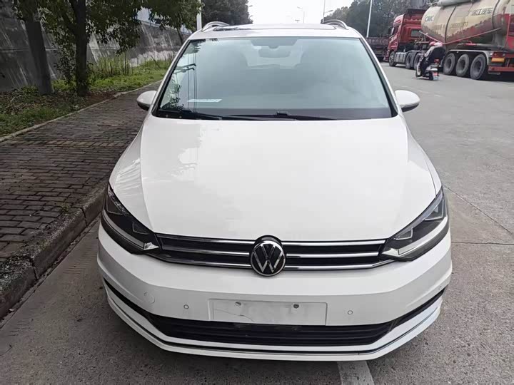 Photo 1 - Volkswagen Touran L
