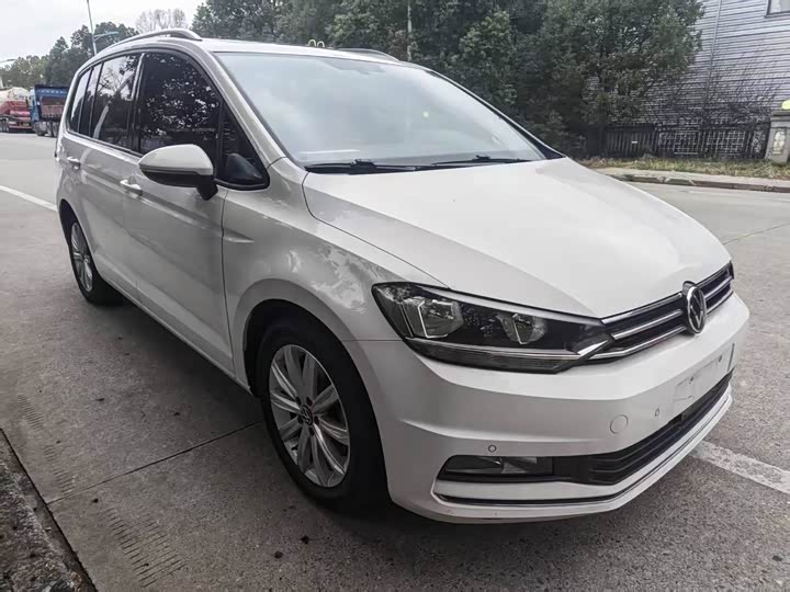 Photo 3 - Volkswagen Touran L