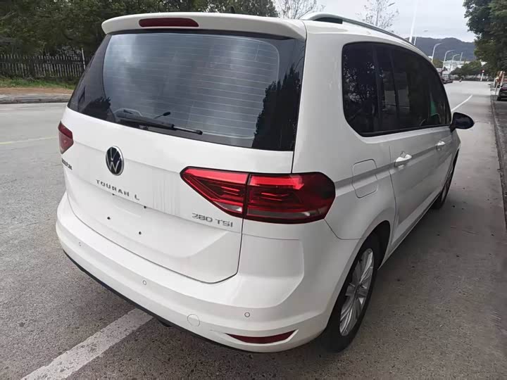 Photo 5 - Volkswagen Touran L