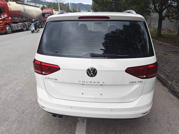 Photo 6 - Volkswagen Touran L