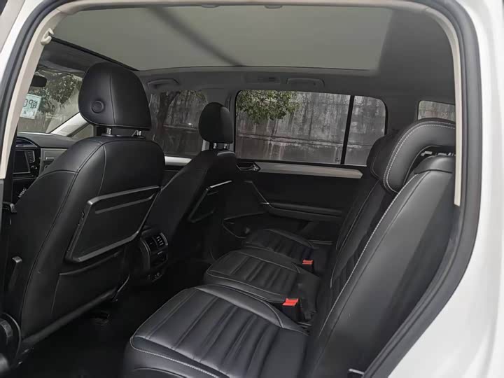 Photo 9 - Volkswagen Touran L