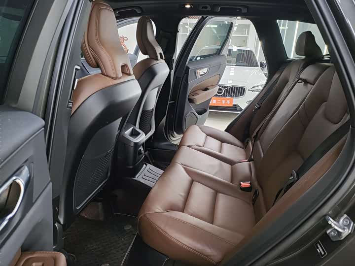 Фото 8 - Volvo XC60 Hybrid