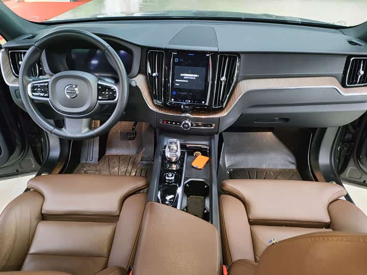 Фото 9 - Volvo XC60 Hybrid