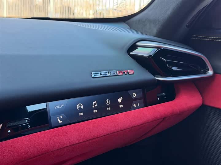 Фото 9 - Ferrari 296