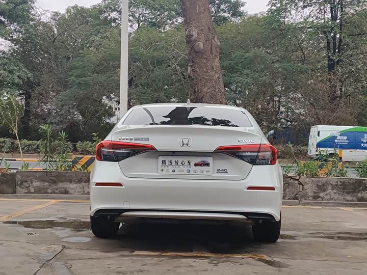 Фото 8 - Honda Civic