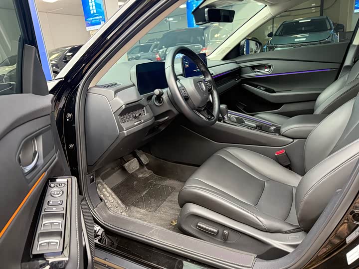 Фото 4 - Honda Accord