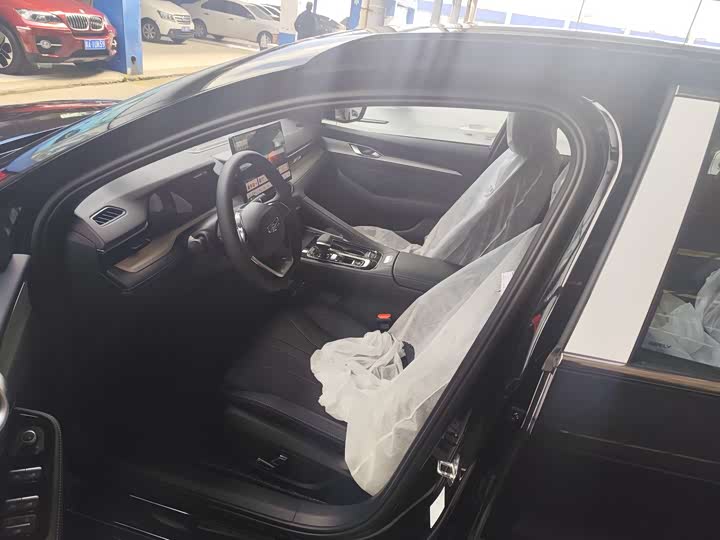 Фото 4 - Geely Preface