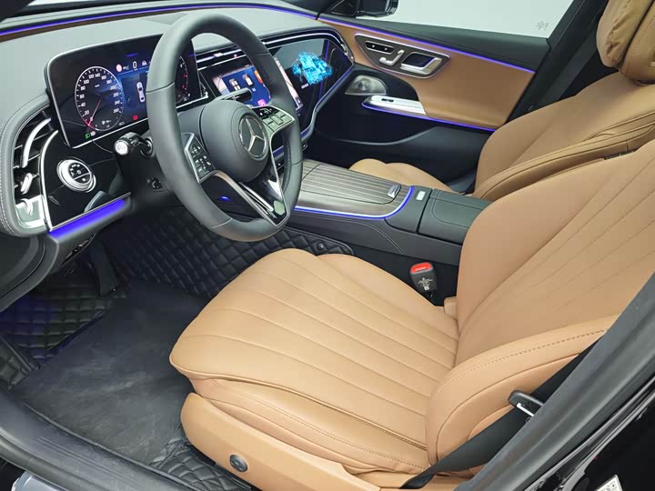 Фото 4 - Mercedes-Benz E-Class