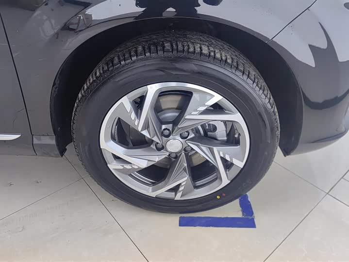 Photo 6 - Hongqi HS3 Hybrid