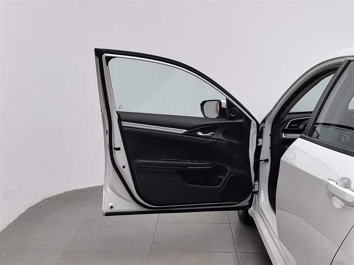 Фото 8 - Honda Civic