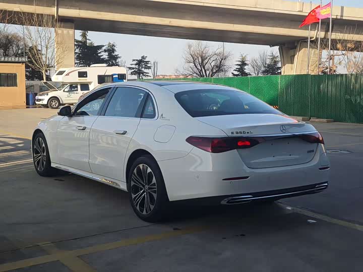 Фото 8 - Mercedes-Benz E-Class Hybrid