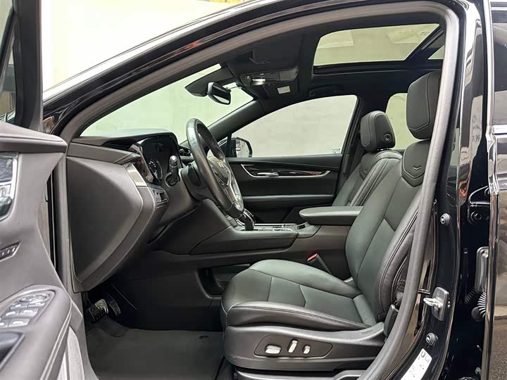 Фото 6 - Cadillac XT5