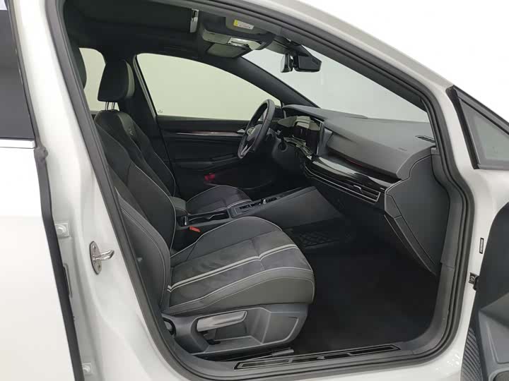 Фото 8 - Volkswagen Golf