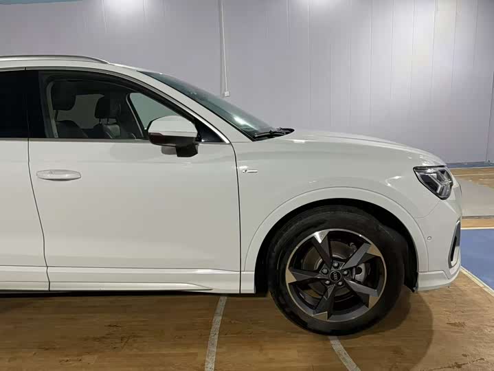 Фото 2 - Audi Q3