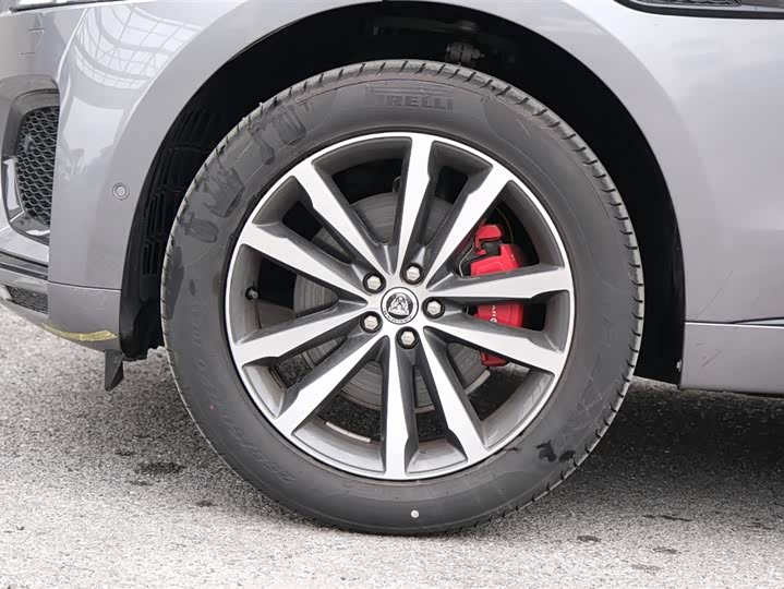 Photo 8 - Jaguar F-Pace