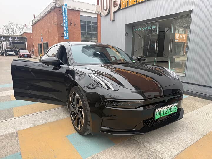 Фото 1 - Zeekr 001