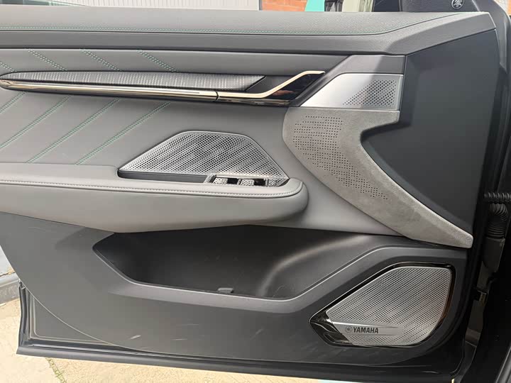 Фото 6 - Zeekr 001