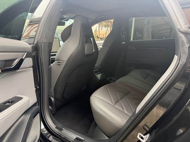 Фото 7 - Zeekr 001