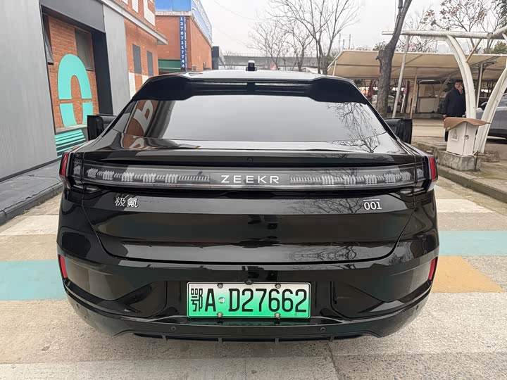 Фото 9 - Zeekr 001