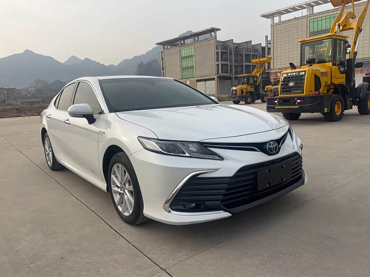 Фото 3 - Toyota Camry