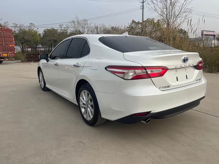 Фото 5 - Toyota Camry