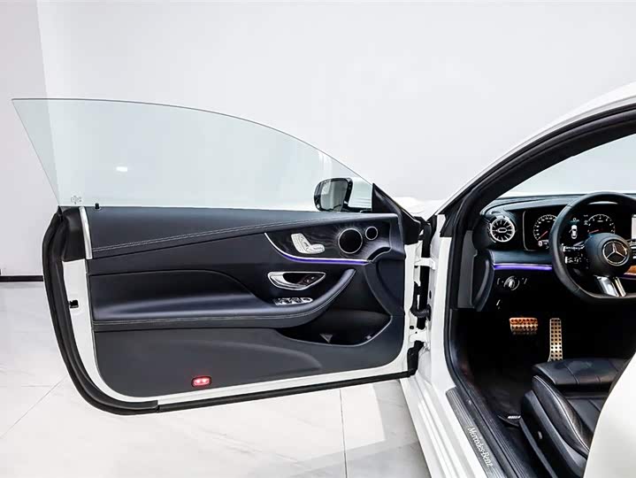 Фото 7 - Mercedes-Benz E-Class