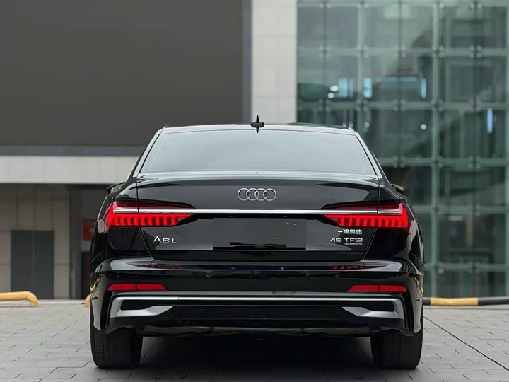 Photo 9 - Audi A6L