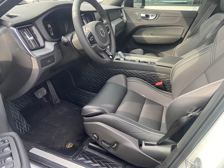 Photo 5 - Volvo XC60