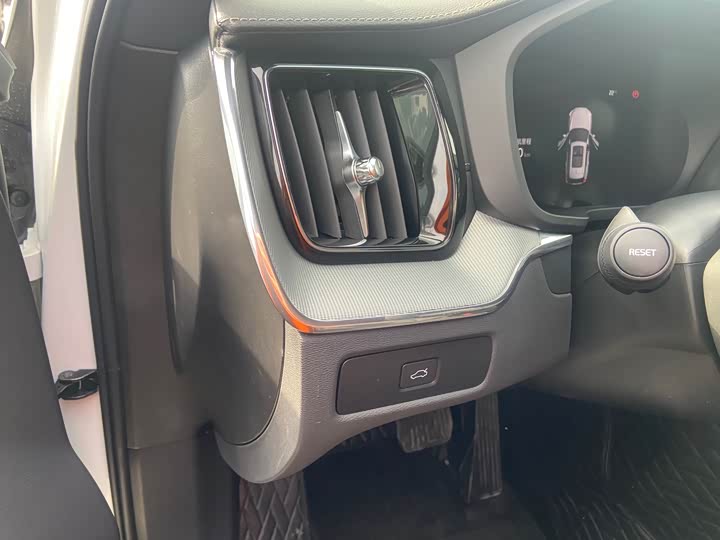 Photo 7 - Volvo XC60