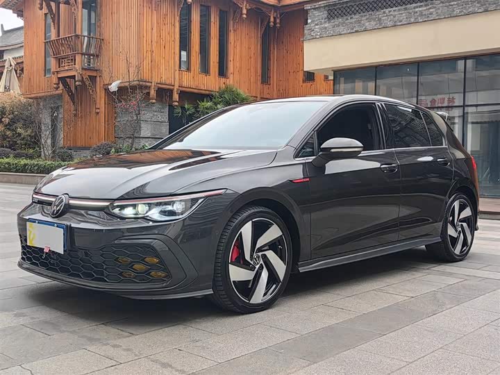 Фото 1 - Volkswagen Golf GTI