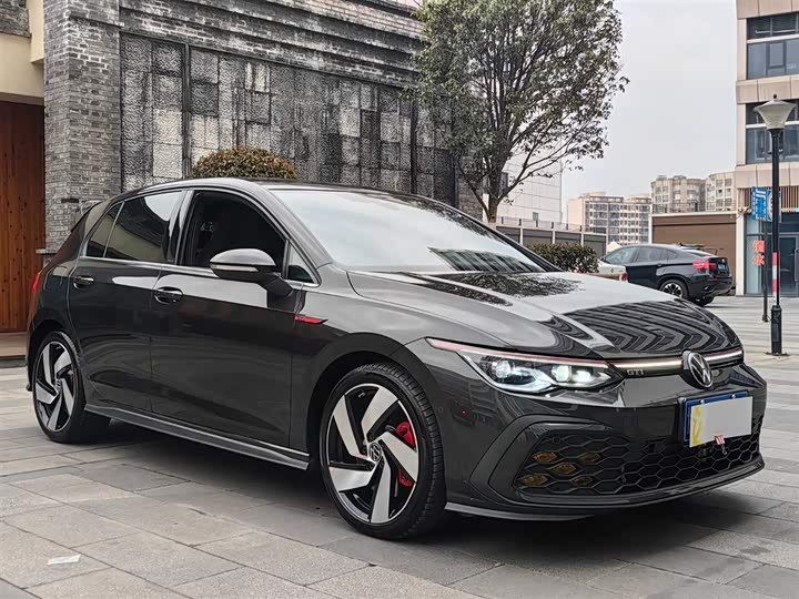 Фото 3 - Volkswagen Golf GTI