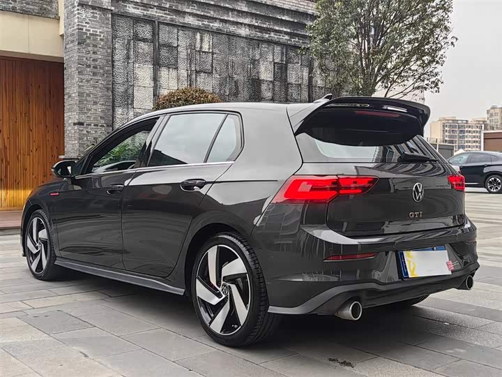 Фото 4 - Volkswagen Golf GTI