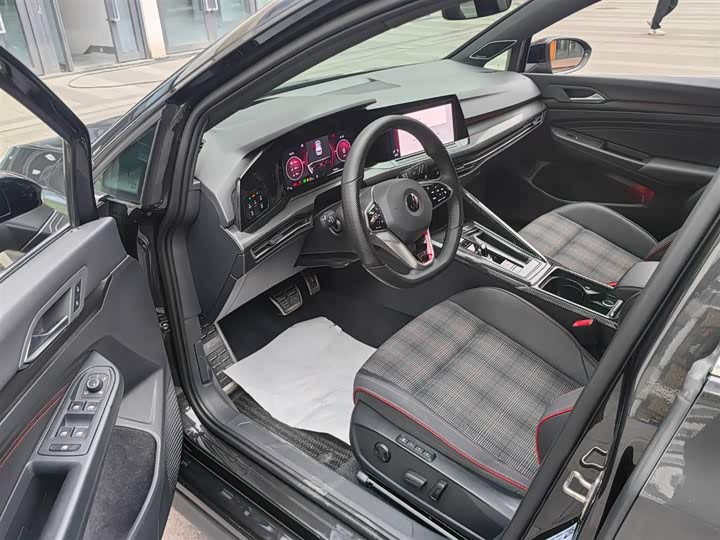 Фото 7 - Volkswagen Golf GTI