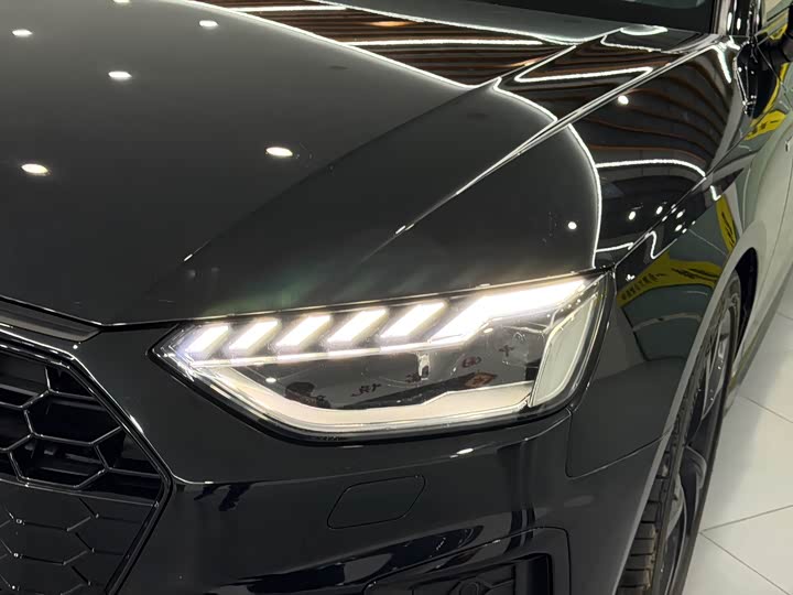 Фото 4 - Audi A4