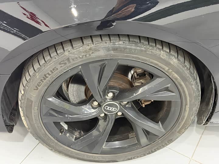 Фото 5 - Audi A4