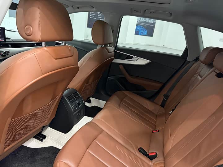 Фото 8 - Audi A4