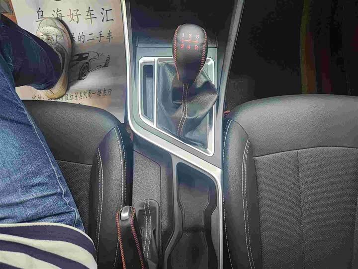 Фото 4 - Geely Vision X3