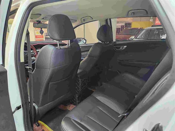 Фото 5 - Geely Vision X3