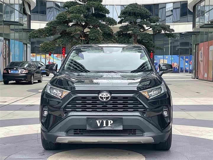 Фото 2 - Toyota RAV4