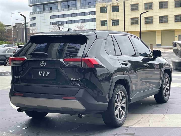 Фото 4 - Toyota RAV4