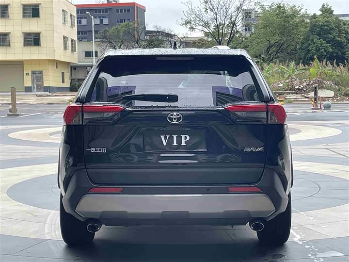 Фото 5 - Toyota RAV4