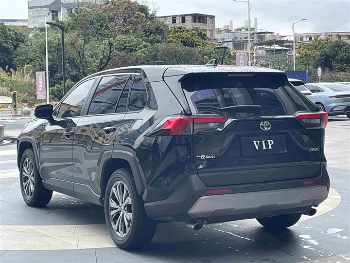 Фото 6 - Toyota RAV4