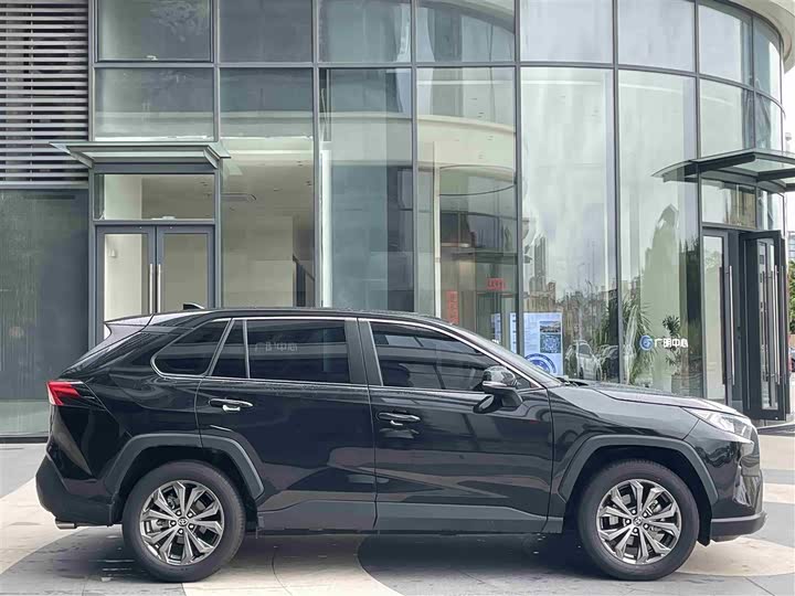 Фото 7 - Toyota RAV4