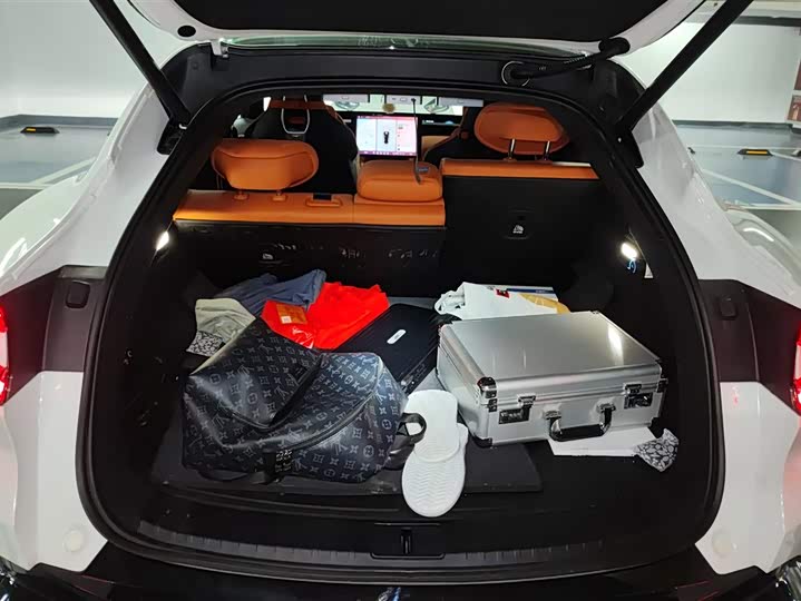 Фото 4 - Xiaomi YU7